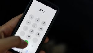 a cell phone dialing 911